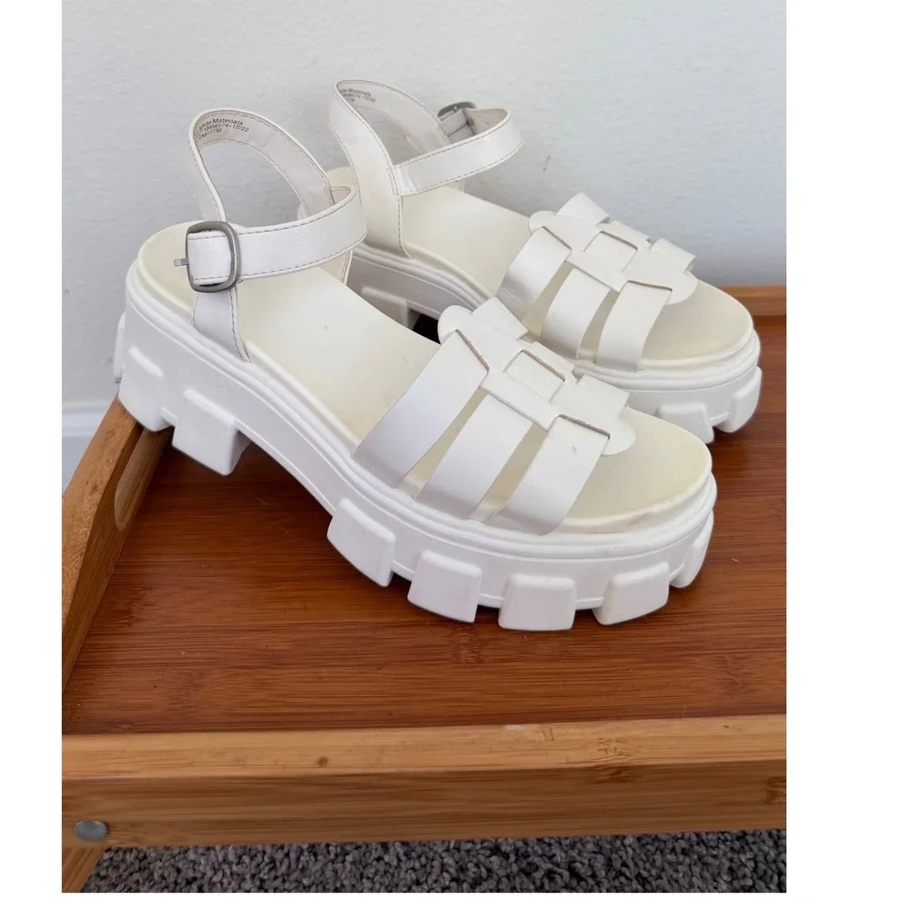 Wild Fable Womens White Chunky Lug Sole Platform Gladiator Sandals Size 7.5